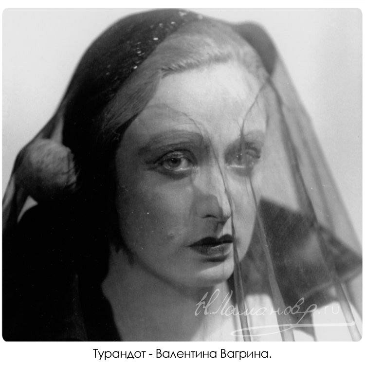 Актриса Валентин Вагрина в роли Турандот. Платье - от Ламановой.